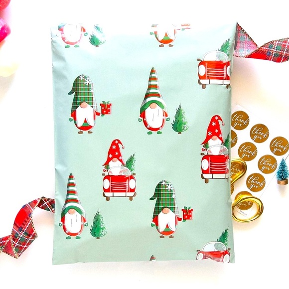 (10) Festive Christmas Gnome Mailers, 10X13”, Green and Red, BUY NOW PRICE - Picture 1 of 2